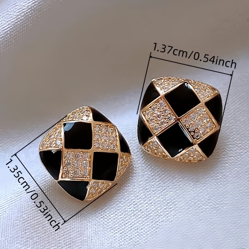 Women's Vintage Enamel Checkerboard Pattern Stud Earrings